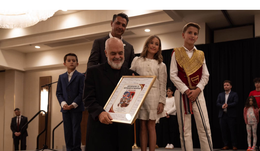Rama ndan fotoalbum nga takimi me shqiptarët në Michigan  Faleminderit për mikpritjen mbresëlënëse