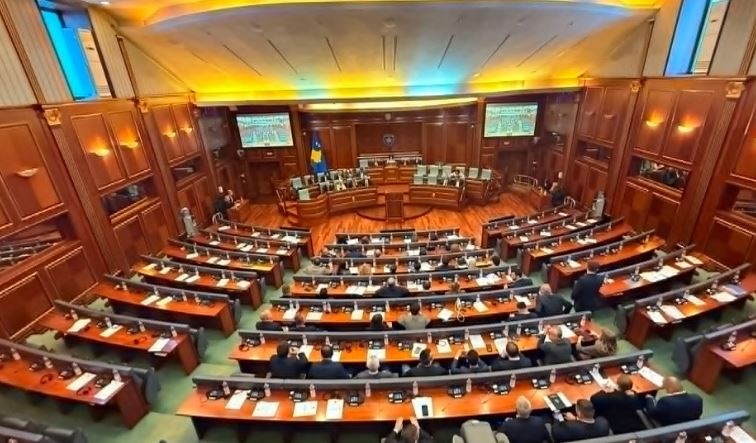 Nis seanca për konstituimin e Kuvendit në Kosovë  emrat e propozuar për kryetar dhe nënkryetar