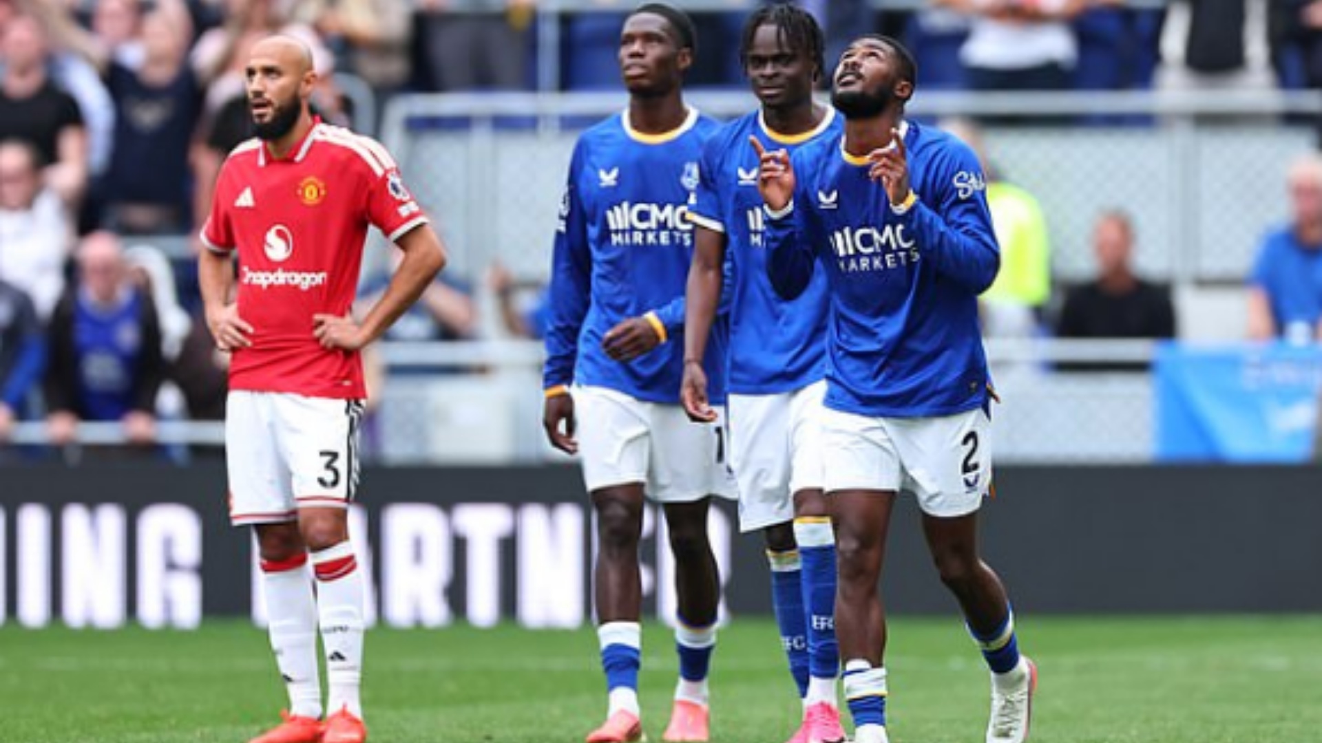 Premier League  Manchester United frenohet në Liverpool  Everton i rrëmben pikën në fund të ndeshjes