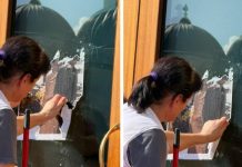 Balluku me Ron Yeffet “ngjiten” në derën e Kuvendit, punonjëset e pastrimit heqin fotot e vendosura nga opozita
