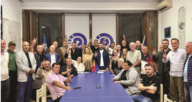 Këlliçi me demokratët e njësisë 9  Shqipëria në krizë të rëndë  PD mobilizohet për betejën politike