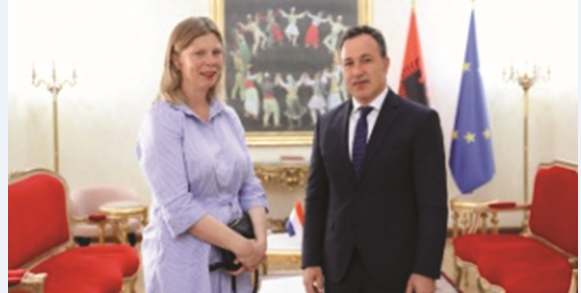Peleshi pret ambasadoren e re të Holandës  Intensifikim i dialogut politik