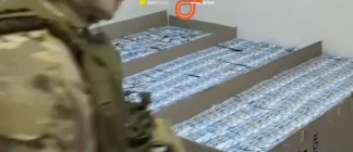 Në zyrën e zyrtarit ukrainas kapen më shumë se 140 dollarë cash