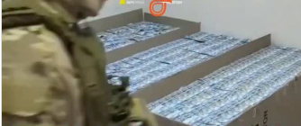 Në zyrën e zyrtarit ukrainas kapen më shumë se 140 dollarë cash