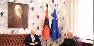 “Welcome”! Në zyrë me ambasadorin e ri të SHBA-ve, Rama nxjerr foto nga takimi me Eric Wendt