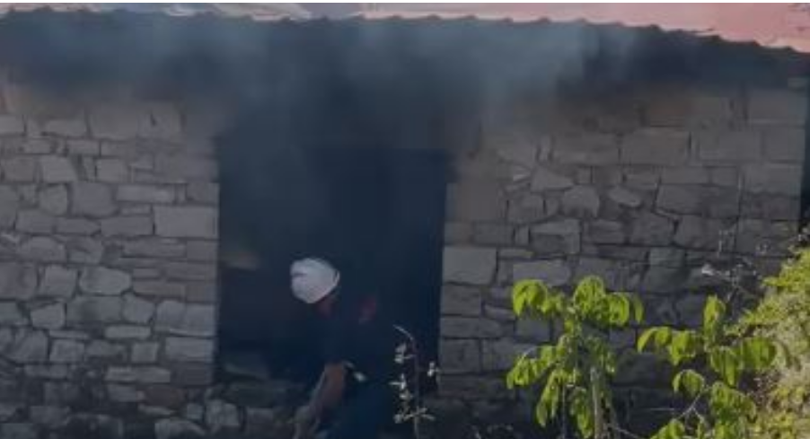 Një vatër zjarri ka rënë në fshatin Golem  Njësia Administrative Picar Bashkia Gjirokastër  digjet një banesë