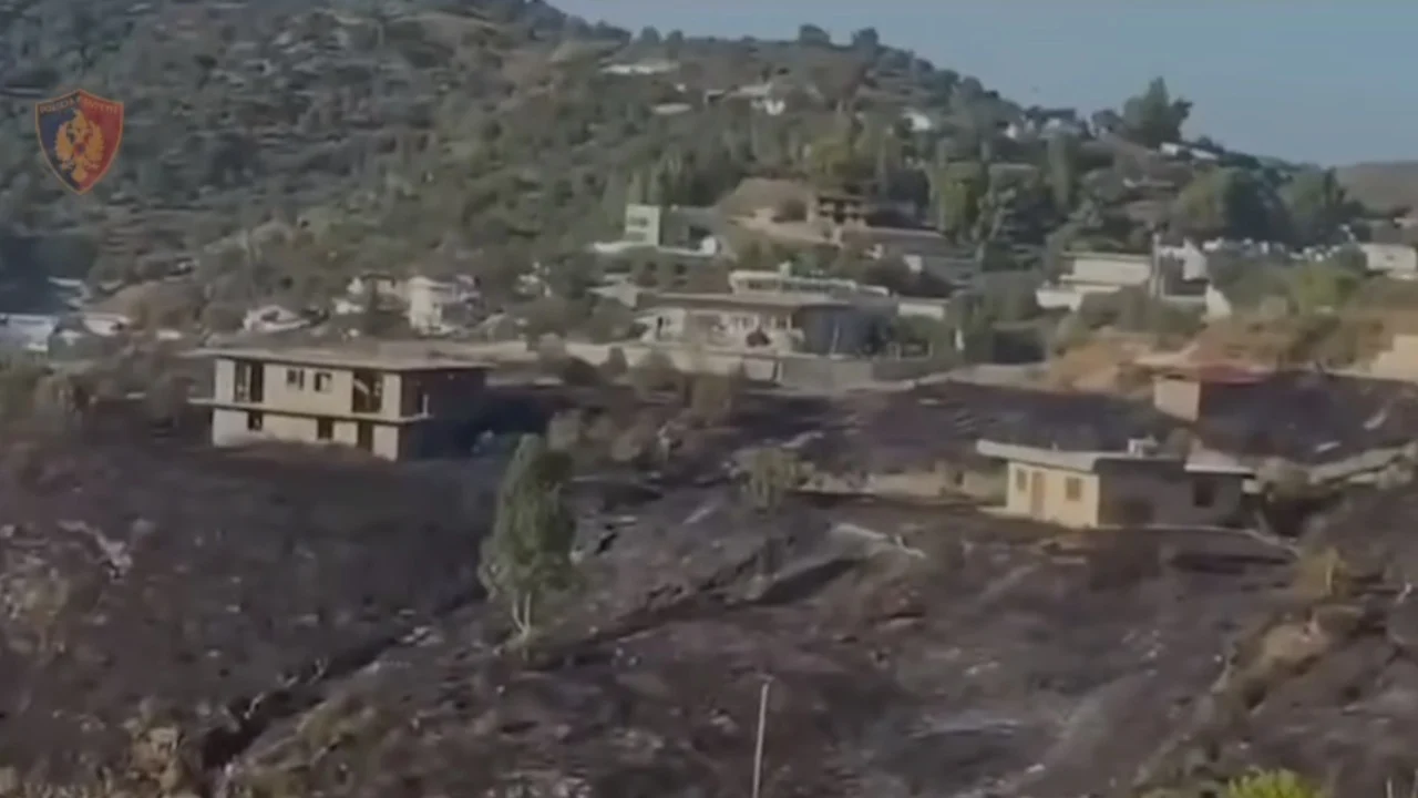 Ndezi zjarr në oborrin e banesës  por flakët dogjën një sipërfaqe toke dhe rrezikuan banesat  pranga 60 vjeçarit në Vlorë