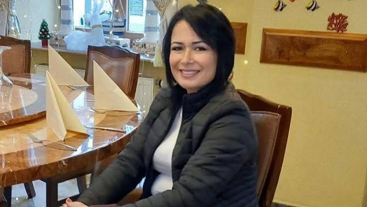 U vra me thikë nga bashkëshorti  Detaje tronditëse nga vdekja e Esma Meços në Greqi  xhaxhai  Fëmijët ishin në shtëpi  Autori planifikoi gjithçka