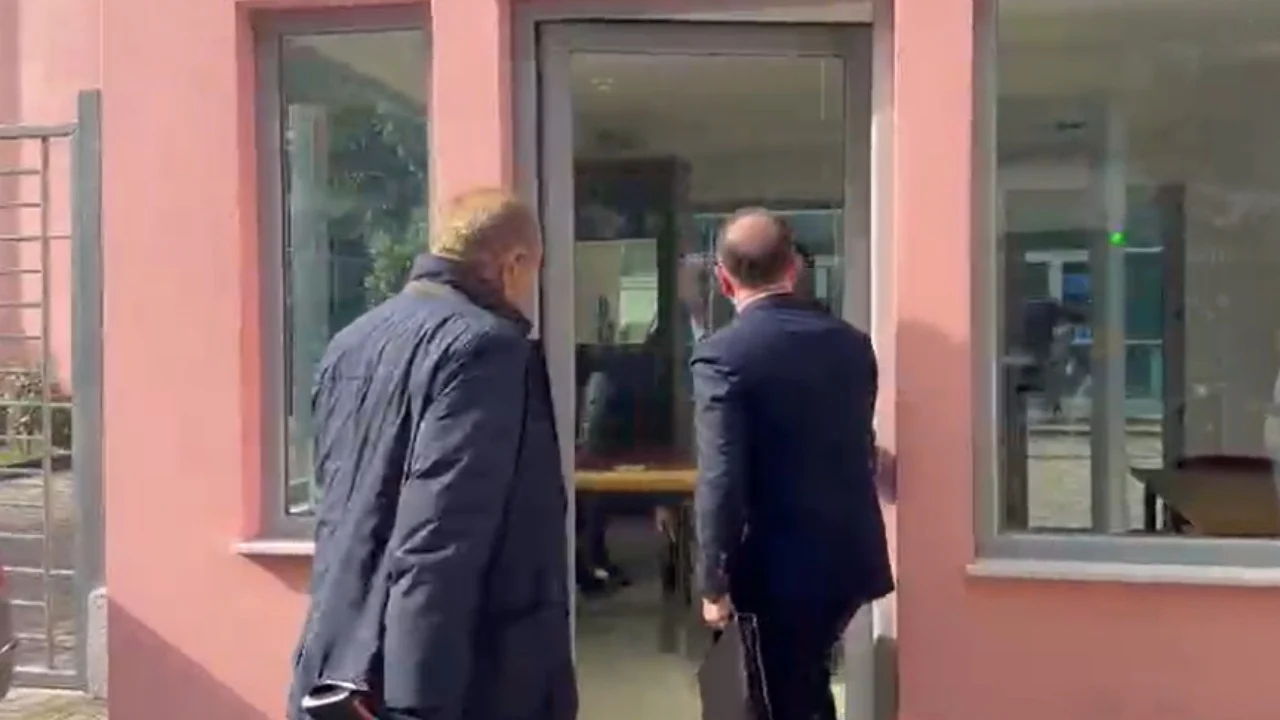 Behgjet Pacolli paraqitet në SPAK  thirret si person në dijeni për çështjen e aeroportit të Vlorës