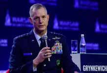 Komandanti i NATO-s paralajmëron Rusinë: Nuk duam luftë, por nëse sulmohemi, do të luftojmë