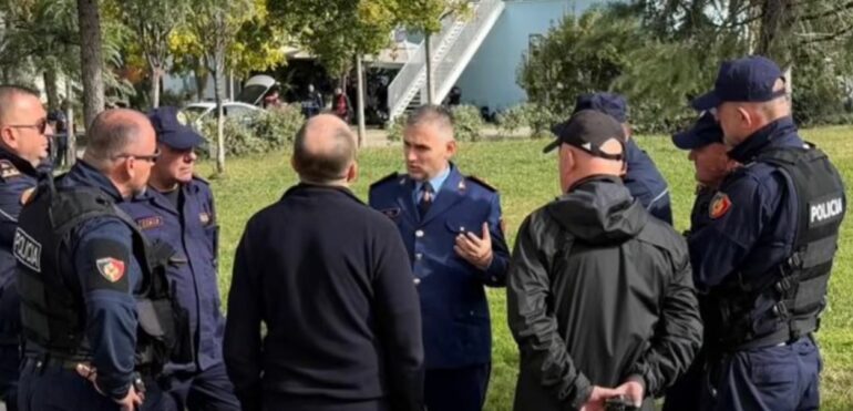 Protesta kombëtare e studentëve në 14 00  Skënder Hita zbret ne terren  jep porositë për efektivët