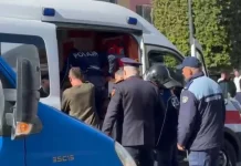 Protesta në Lezhë, thyhen xhamat e shkollave/ Të plagosur nga përplasjet një nxënëse dhe dy efektivë policie