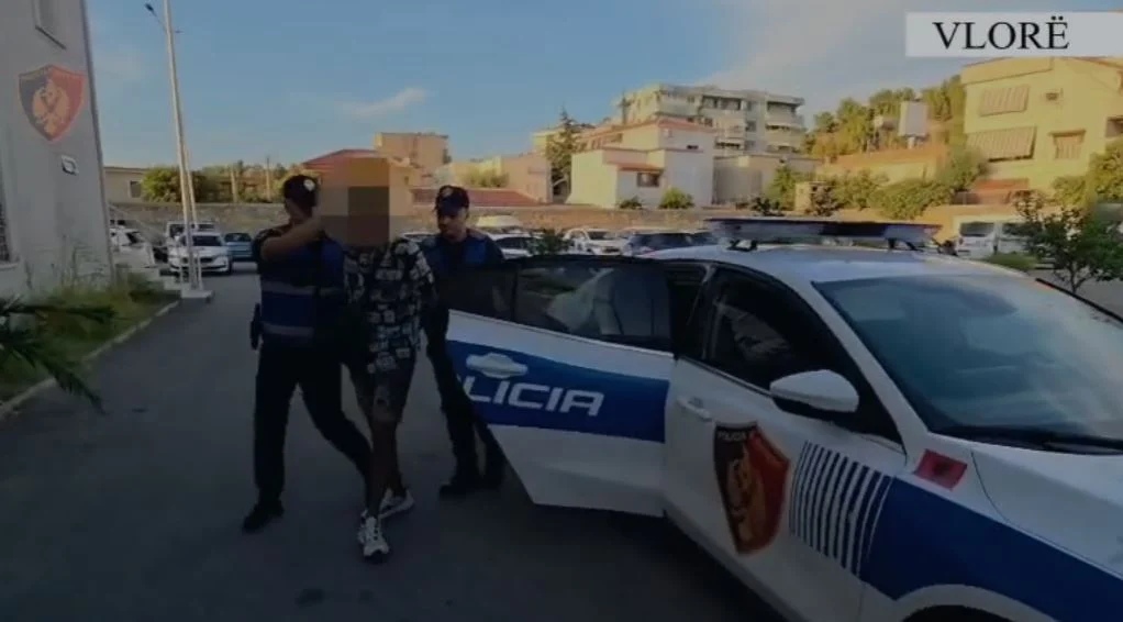 Mbante kallashnikov dhe municion luftarak në banesë  arrestohet 29 vjeçari në Vlorë