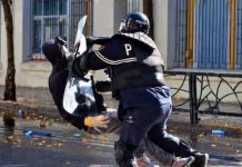 Helsniki ngre alarmin: Të miturit mbahen përtokë në dhomat e sigurisë, pretendime për dhunë