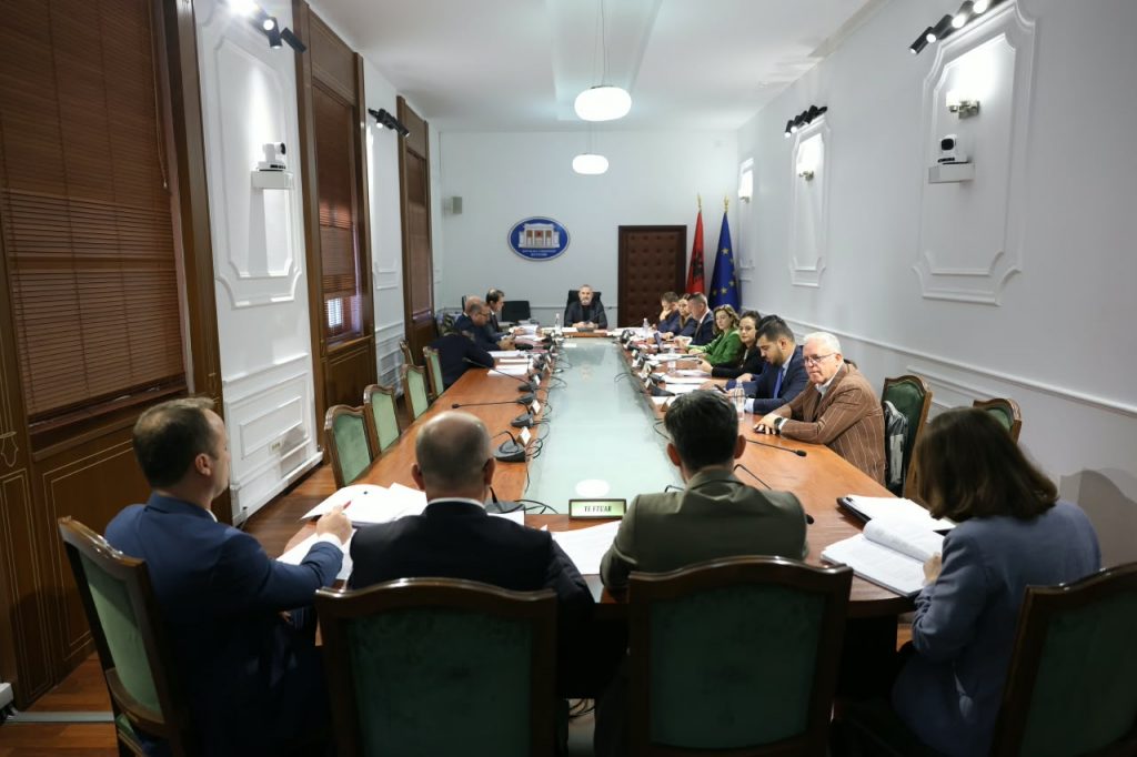 Socialistët miratojnë shkrirjen e 15 bashkive  ja cilat qytete do të preken