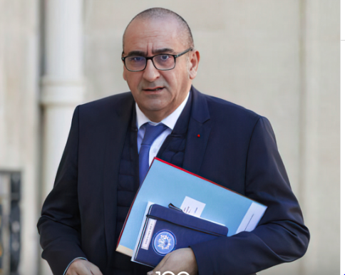 Revolta e të rinjve në Francë  jep dorëheqjen Ministri Brendshëm
