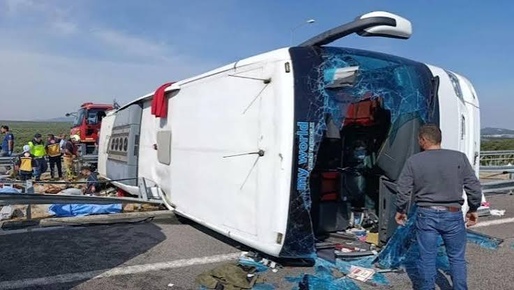 Aksident tragjik në Turqi  Autobusi përplaset me kamionin  të paktën 11 të vdekur dhe 27 të plagosur