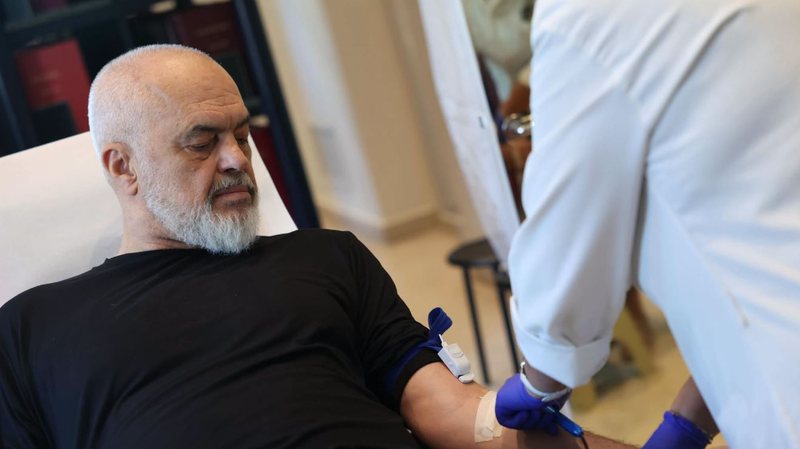  Krenar për Shqipërinë   Rama dhuron gjak  Apeli i kryeministrit për qytetarët