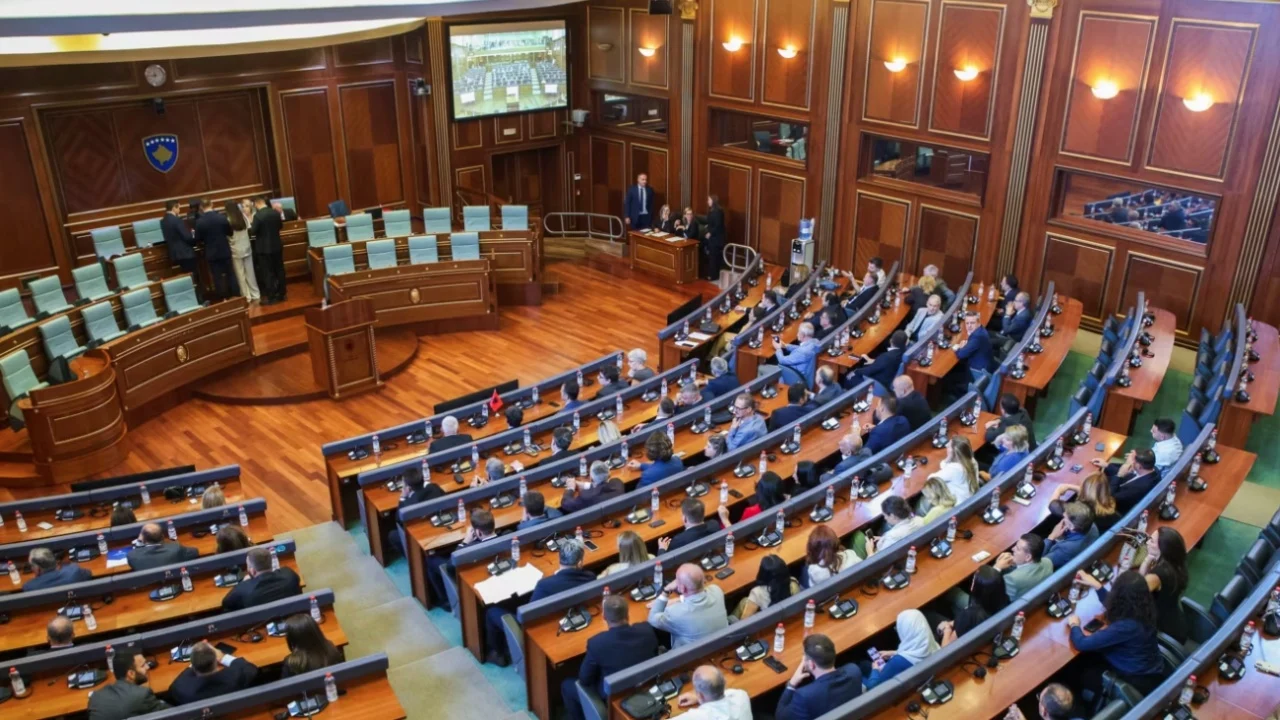 Kuvendi i Kosovës miraton në parim projektligjin për Dhomat e Specializuara  deputetët votojnë në mënyrë unanime