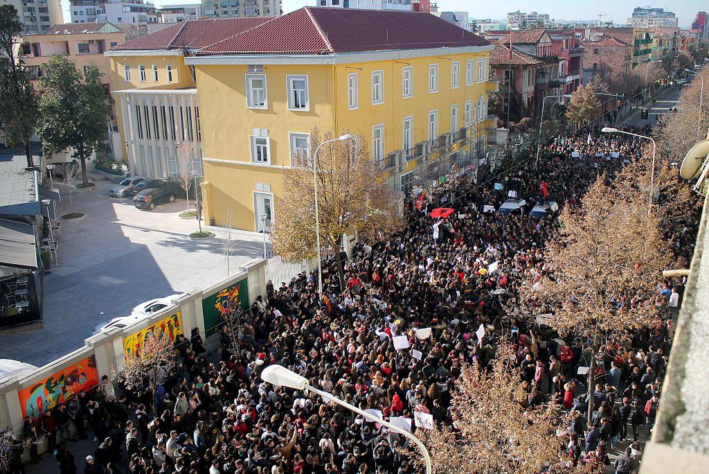 Protestë studentore sot në Tiranë  të rinjtë mblidhen para Ministrisë së Arsimit në orën 14 00