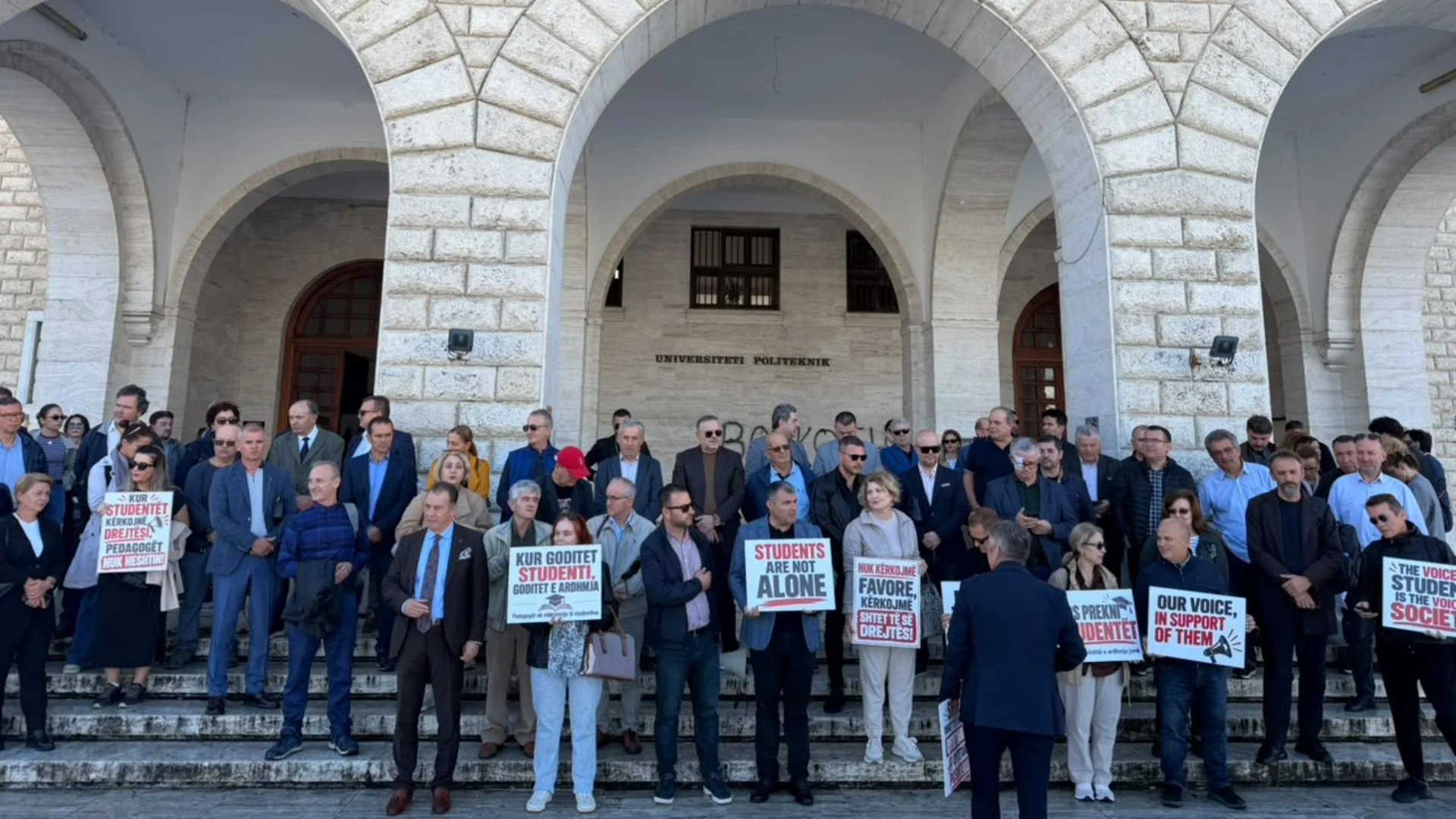 Nis protesta e pedagogëve  vendosin të marshojnë drejt parlamentit