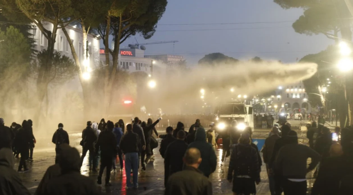 Protestat në vend  21 të lënduar në Tiranë  raportohen të plagosur edhe në Vlorë e Lezhë