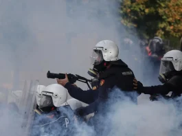 Komiteti Shqiptar i Helsinkit kërkon hetim për dhunën ndaj protestuesve: E papranueshme