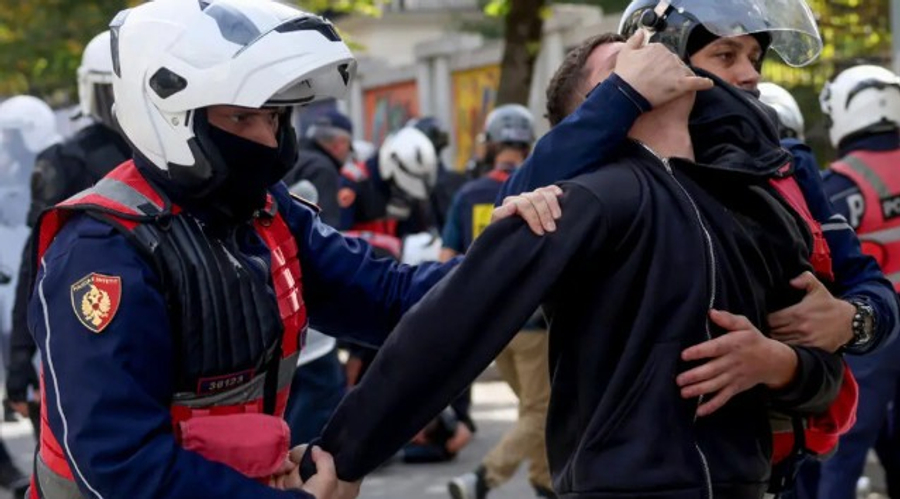  Mijëra studentë kërkojnë dorëheqjen e Ramës   Televizioni i njohur francez  Revolta u përhap në disa qytete